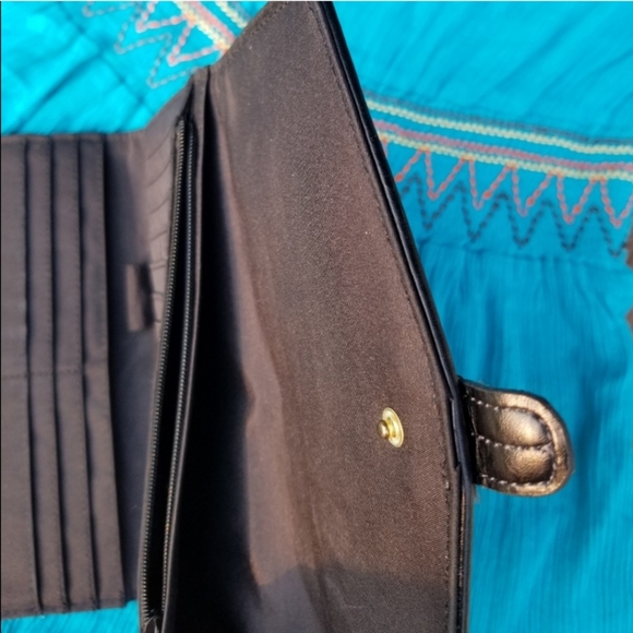 Etienne Aigner trifold wallet - Picture 4 of 5